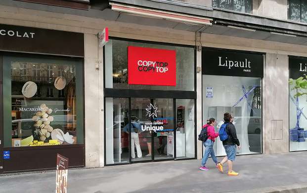 Devanture de l'agence COPYTOP Madeleine à Paris ouverte du lundi au vendredi, de 9h à 19h.