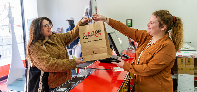 Les conseillers COPYTOP accompagnent leurs clients avec un service personnalisé depuis 50 ans