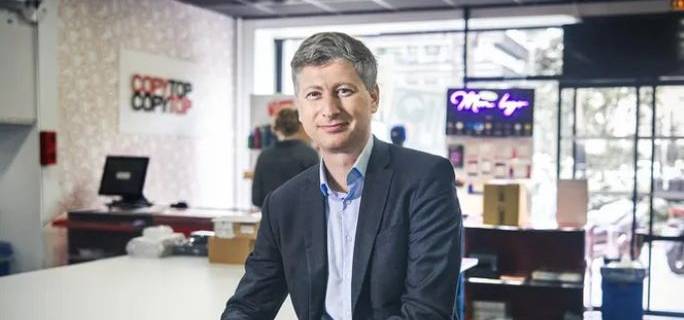 "Notre présence physique, c'est notre avantage compétitif" : COPYTOP, la riposte du papier face au raz-de-marée digital.