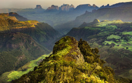 Image de paysage montagneux et verdoyant