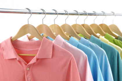 Explorez notre sélection de couleurs pour notre polo personnalisable.