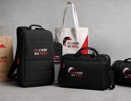 Collection de sacs publicitaires personnalisés comprenant un sac à dos, une sacoche pour ordinateur, un sac de sport, un tote bag, un sac en tissu et un sac en kraft imprimés avec un logo ou un visuel. Idéal pour la communication d'entreprise, les événements et les cadeaux promotionnels.