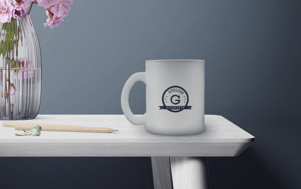 Optez pour ce mug unique au rendu givré. Personnalisé aux couleurs de votre entreprise, il devient un véritable cadeau d'affaires à offrir à vos clients ou vos associés.