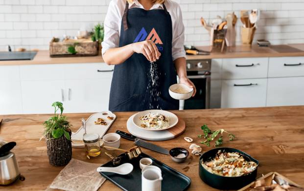 Tablier en denim personnalisé Personnalisez un tablier de cuisine tendance et stylé en denim pour afficher votre marque