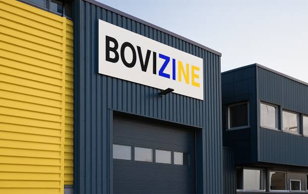 Profitez de l'espace de votre devanture pour afficher votre marque en grand avec notre enseigne murale.