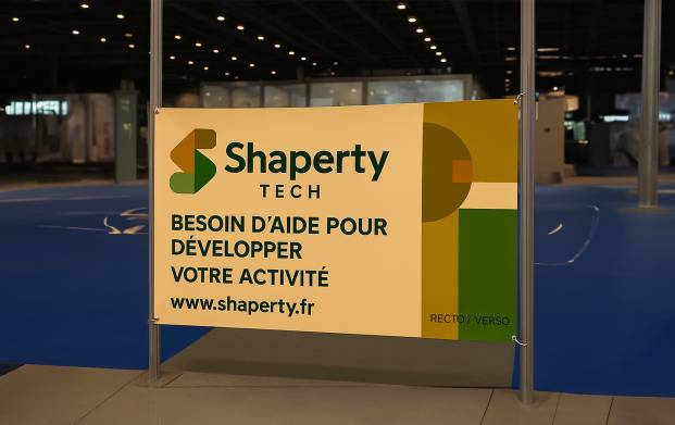 Pour vos événements, salons professionnels et autres manifestations, imprimez une bâche recto verso pour maximiser votre visibilité.