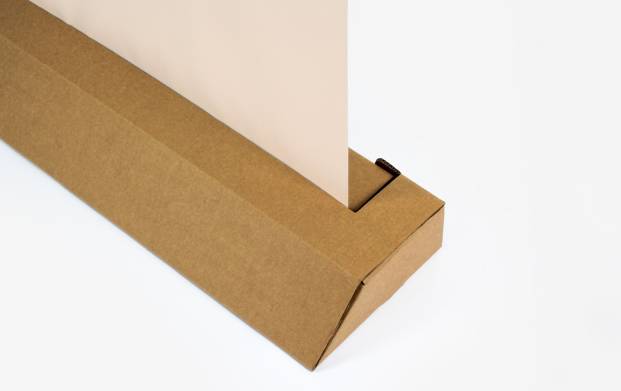 Muni d'une structure centrale en caton et d'une affiche en coton 100% recyclé, notre roll-up en carton allié écologie et praticité.