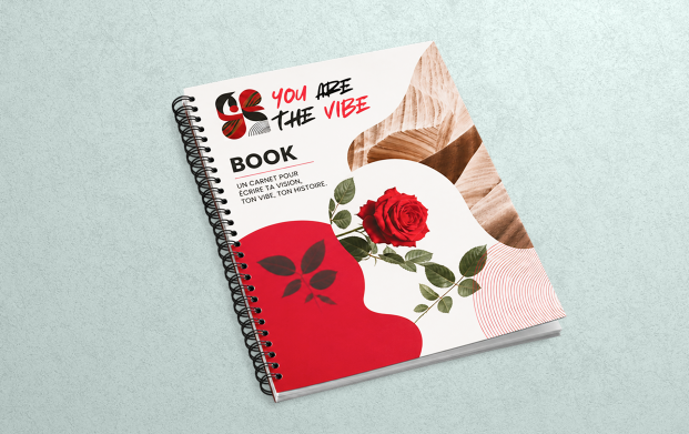 Book Express imprimé avec couverture personnalisée, conçu pour présenter un portfolio, un dossier de candidature, un projet ou des réalisations. Solution d'impression rapide de book professionnel avec une reliure spirale métallique de qualité.