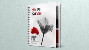 Lookbook imprimé avec finitions premium présentant des visuels haute qualité et des effets de finition haut de gamme, tels que le vernis sélectif, la dorure, le pelliculage ou le gaufrage, pour valoriser une marque, une collection ou des produits.