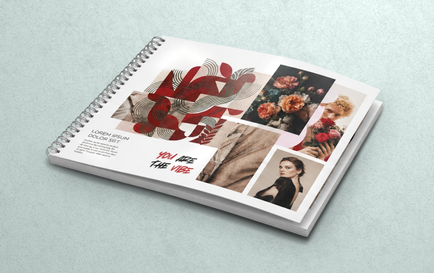Lookbook Express imprimé présentant une collection de produits, de vêtements ou de créations, conçu pour valoriser une marque grâce à une impression professionnelle, une finition soignée et une fabrication rapide.