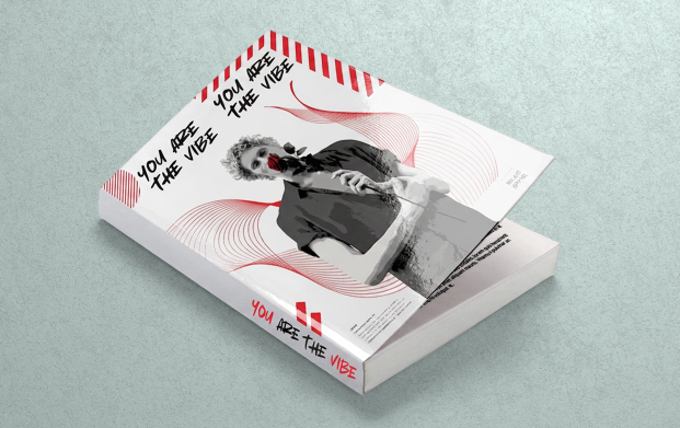 Livre auto-édité premium avec couverture personnalisée et finition haut de gamme, imprimé et relié avec une qualité professionnelle pour donner à chaque ouvrage un aspect digne d’un livre de librairie.