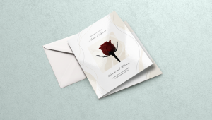 Faire-part de mariage personnalisé avec finitions premium au choix : pelliculage, vernis sélectif, vernis 3D, dorure or ou dorure argent, pour une invitation élégante et raffinée.