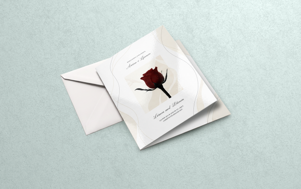 Faire-part de mariage personnalisé avec finitions premium au choix : pelliculage, vernis sélectif, vernis 3D, dorure or ou dorure argent, pour une invitation élégante et raffinée.