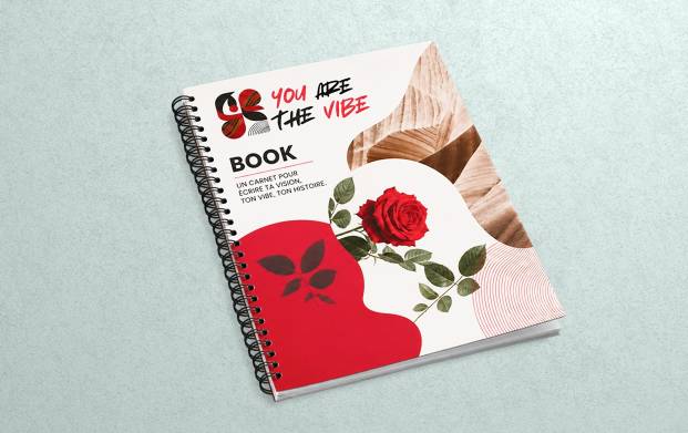 Book Express imprimé avec couverture personnalisée, conçu pour présenter un portfolio, un dossier de candidature, un projet ou des réalisations. Solution d'impression rapide de book professionnel avec une reliure spirale métallique de qualité.