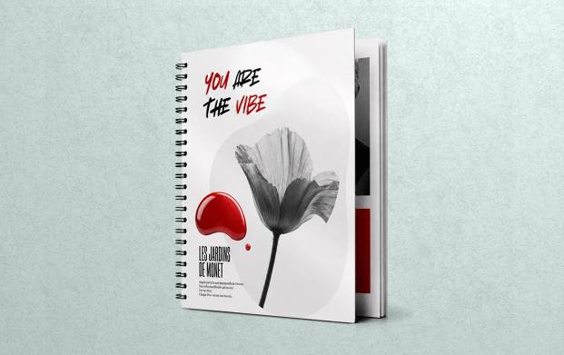 Lookbook imprimé avec finitions premium présentant des visuels haute qualité et des effets de finition haut de gamme, tels que le vernis sélectif, la dorure, le pelliculage ou le gaufrage, pour valoriser une marque, une collection ou des produits.