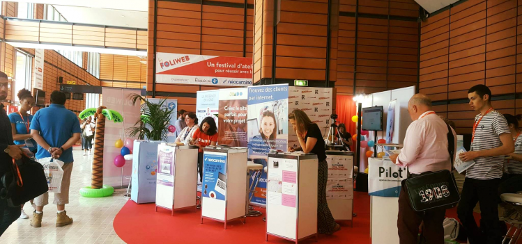 Boostez la visibilité de votre salon grâce au divers supports proposés .