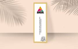 Impression de marque-pages professionnels avec finitions premium (vernis, dorure). Format standard 21x5cm ou sur-mesure. Idéal pour la promotion d'entreprise. Livraison rapide dans toute la France.