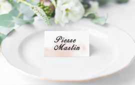 Présentez clairement les informations lors de vos réunions, conférences ou événements grâce à notre chevalet porte-nom, conçu pour offrir une identification élégante et professionnelle.