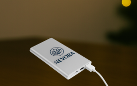 Découvrez la batterie externe personnalisable comme cadeau d'affaires pour offrir à vos clients et prospects