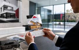 Flyers personnalisés imprimés en couleur, utilisés comme supports de communication pour promouvoir une entreprise, un produit, un service, une offre commerciale ou un événement.