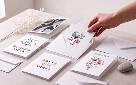 Carte de vœux personnalisée imprimée sur papier premium, idéale pour adresser vos vœux de fin d'année à vos clients, collaborateurs et partenaires. Impression de cartes de vœux professionnelles avec finitions de qualité.